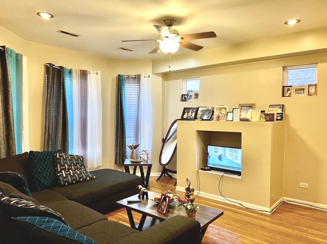 Property Photo: 6130 S Rhodes Avenue IL 60637