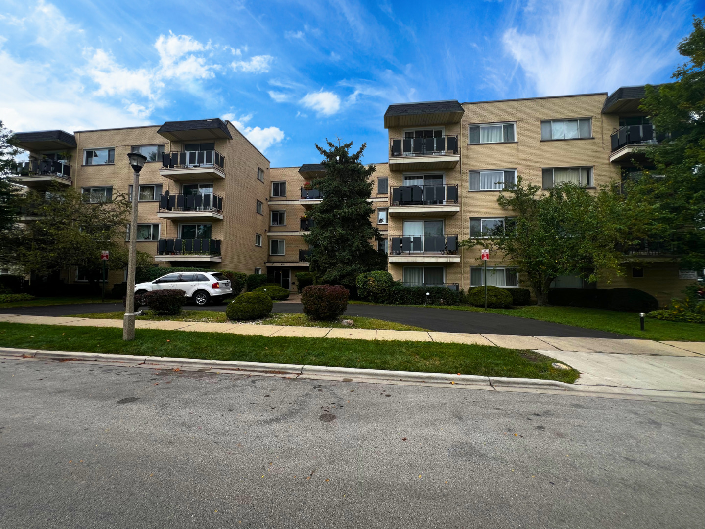 Property Photo: 8230 N Elmwood Street 405 IL 60077