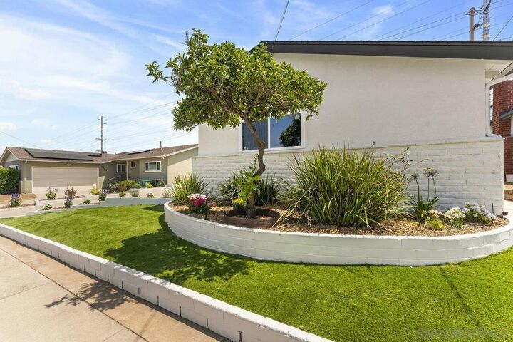 Property Photo: 2687 Elyssee St CA 92123