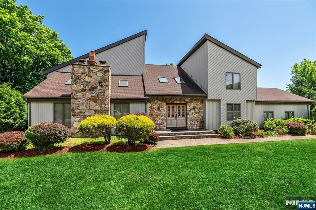 Property Photo:  81 Columbus Avenue  NJ 07512 