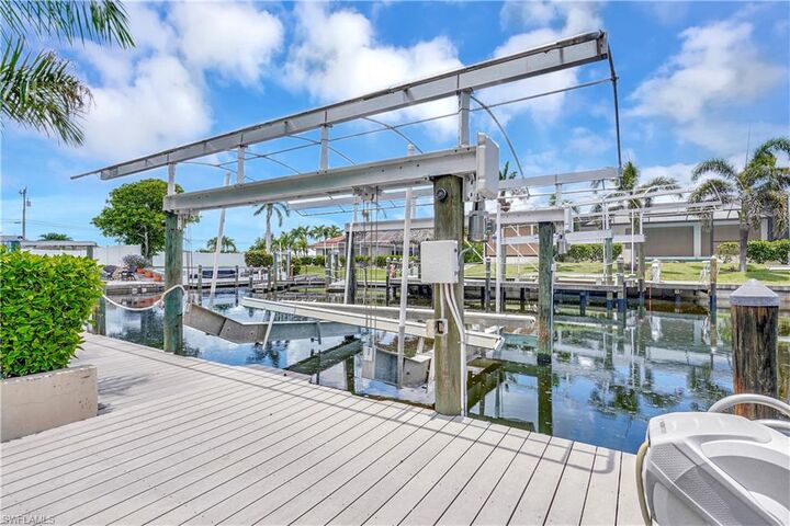 Property Photo: 1105 Lenox Ct FL 33904