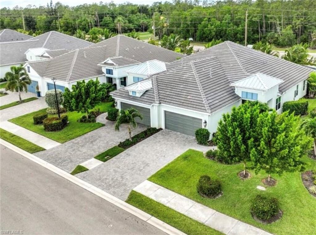 Property Photo: 2313 Ariane Dr FL 34112