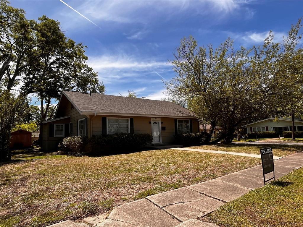 Property Photo: 1717 Bonham Street TX 75428