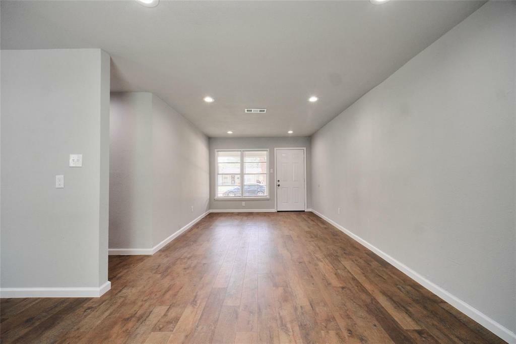 Property Photo: 5537 Burton Avenue TX 76119