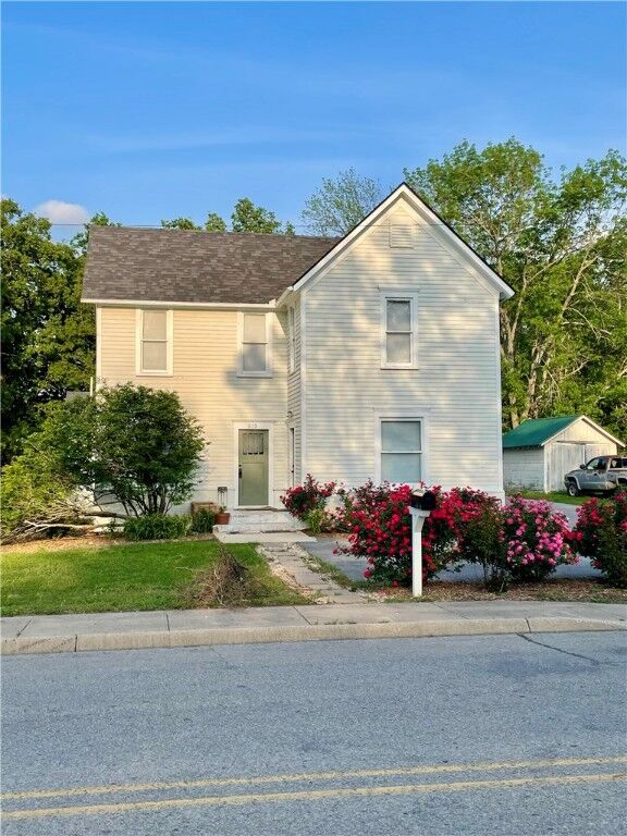 Property Photo:  515 Washington Street  AR 72761 