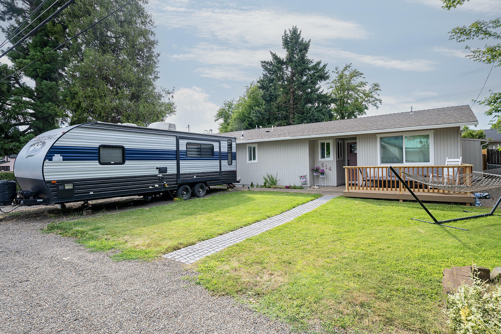 Property Photo: 514 S Royal Avenue OR 97524