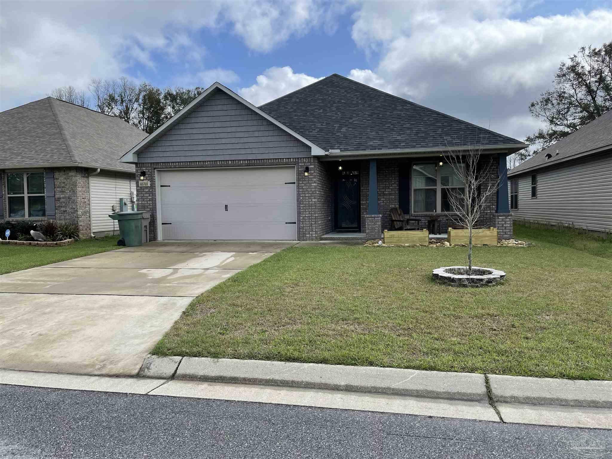 Property Photo: 10701 Trailblazer Way FL 32506
