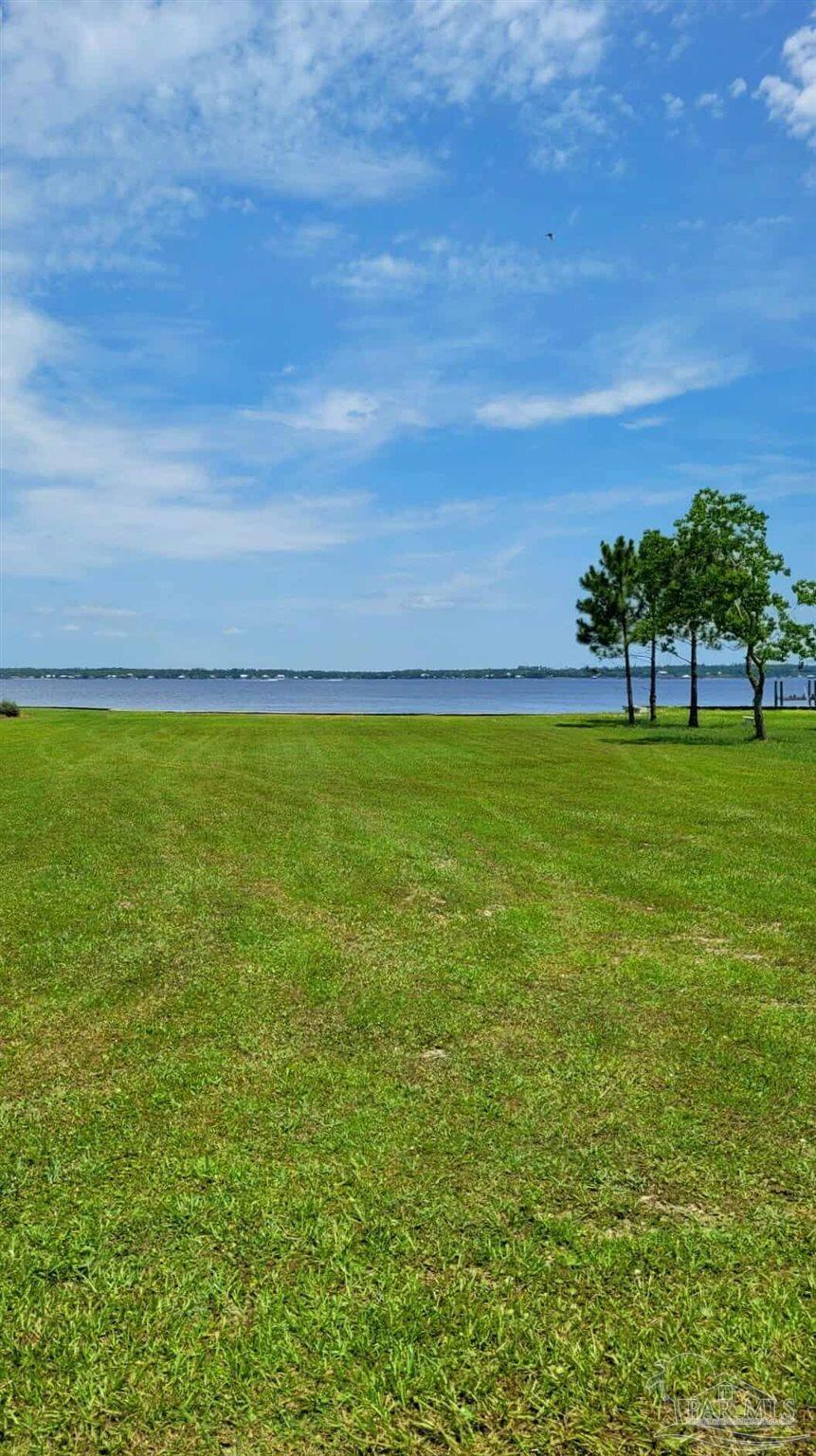 Property Photo:  5452 N Shore Rd  FL 32507 
