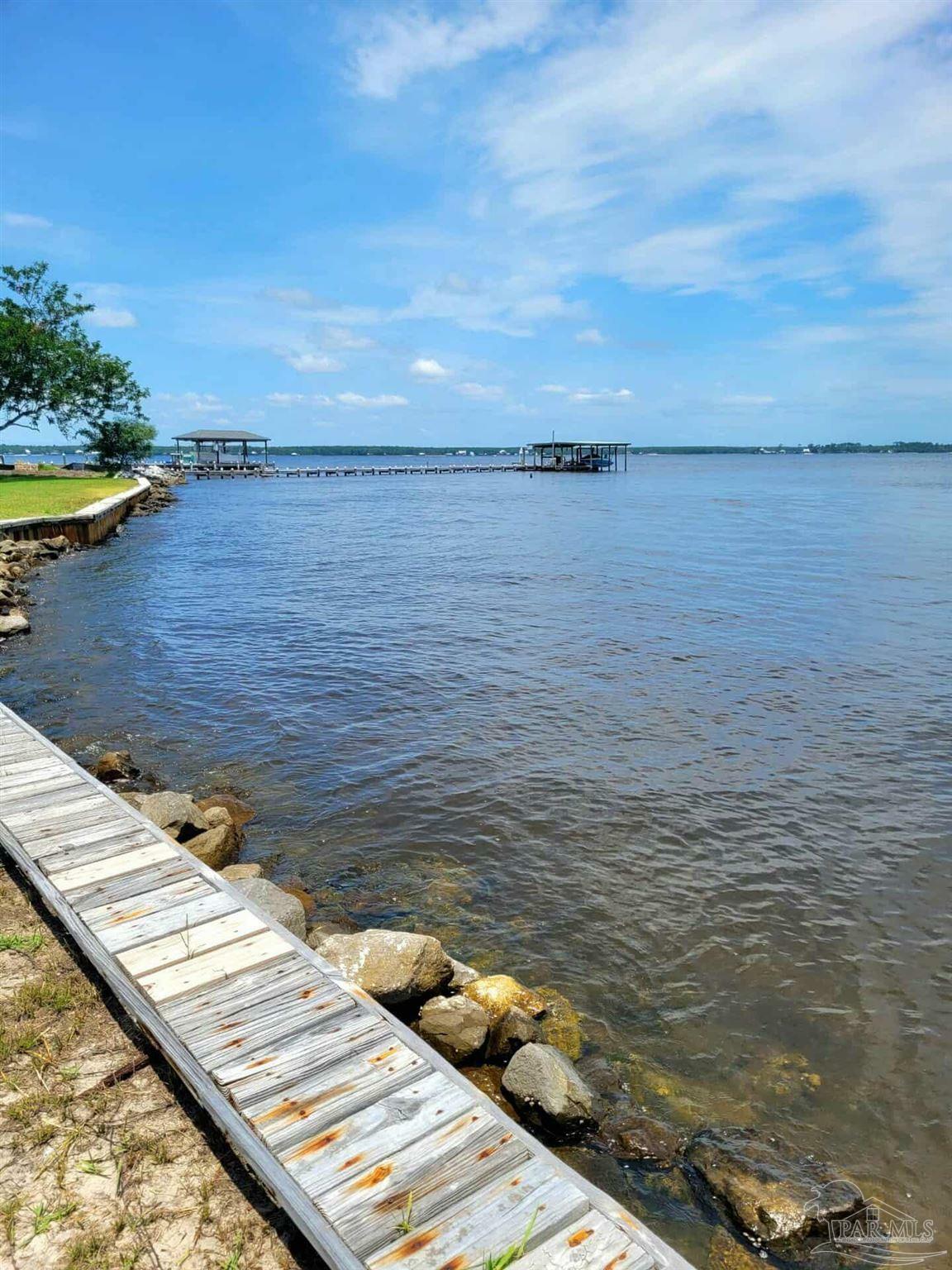 Property Photo:  5452 N Shore Rd  FL 32507 