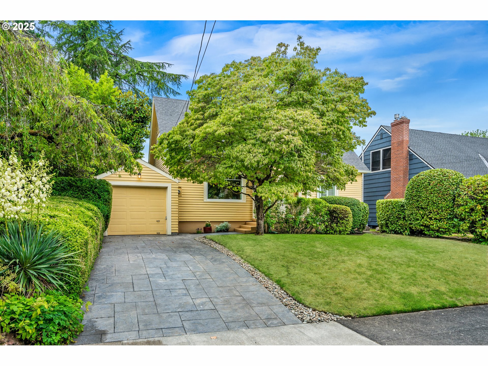 Property Photo:  4219 NE 41st Ave  OR 97211 