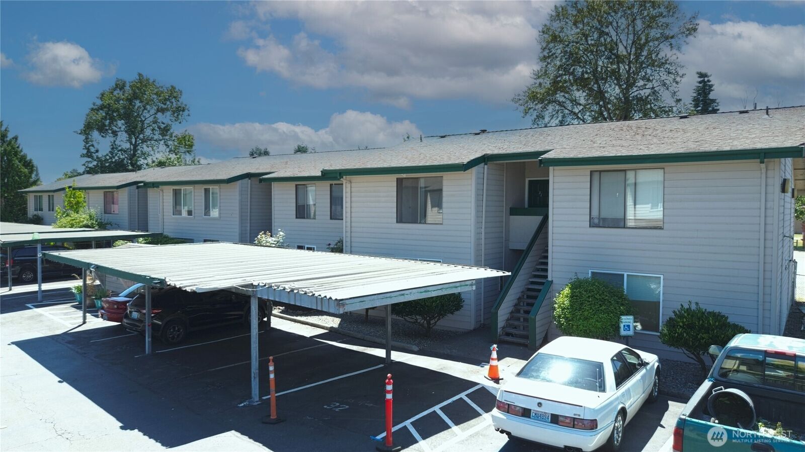 Property Photo:  1102  8th Street NE 31  WA 98002 