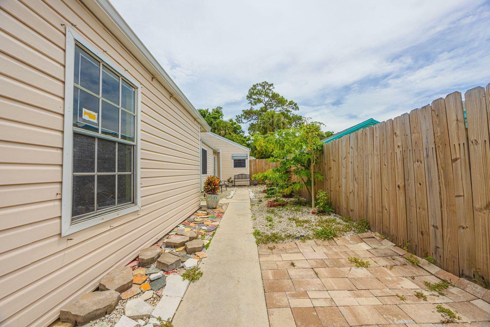 Property Photo: 5722 Dewberry Way FL 33415