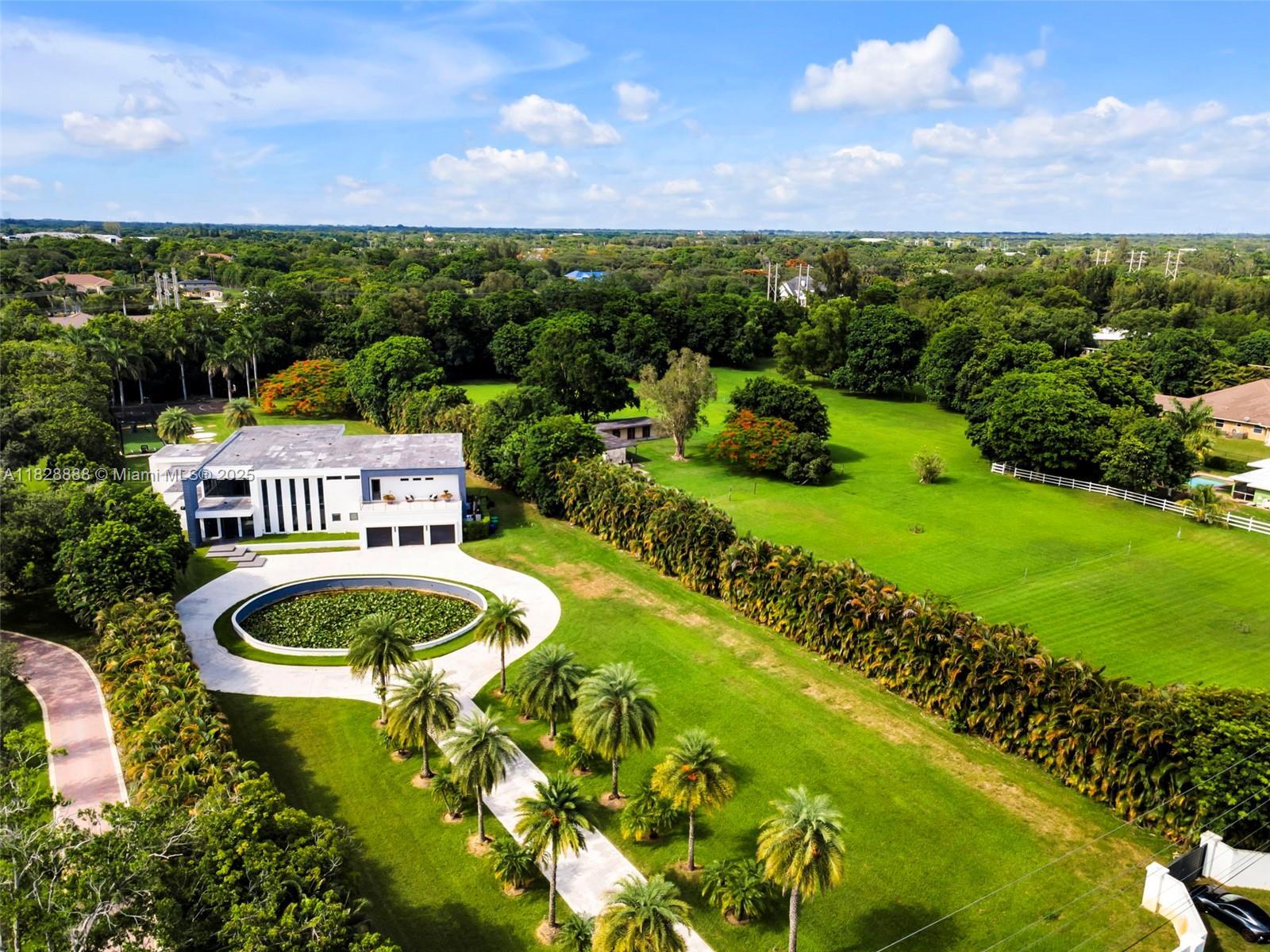 Property Photo: 13441 Mustang Trl FL 33330