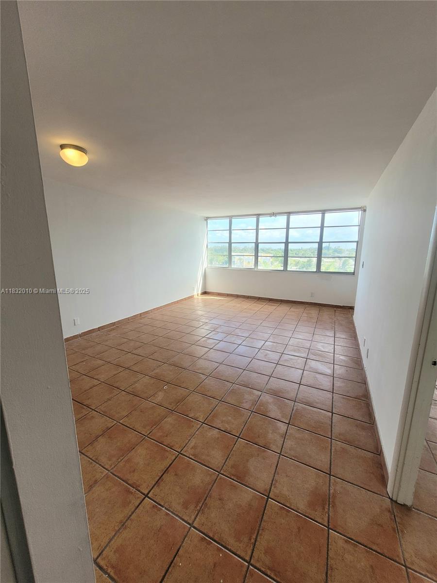 Property Photo: 2025 NE 164th St 602 FL 33162