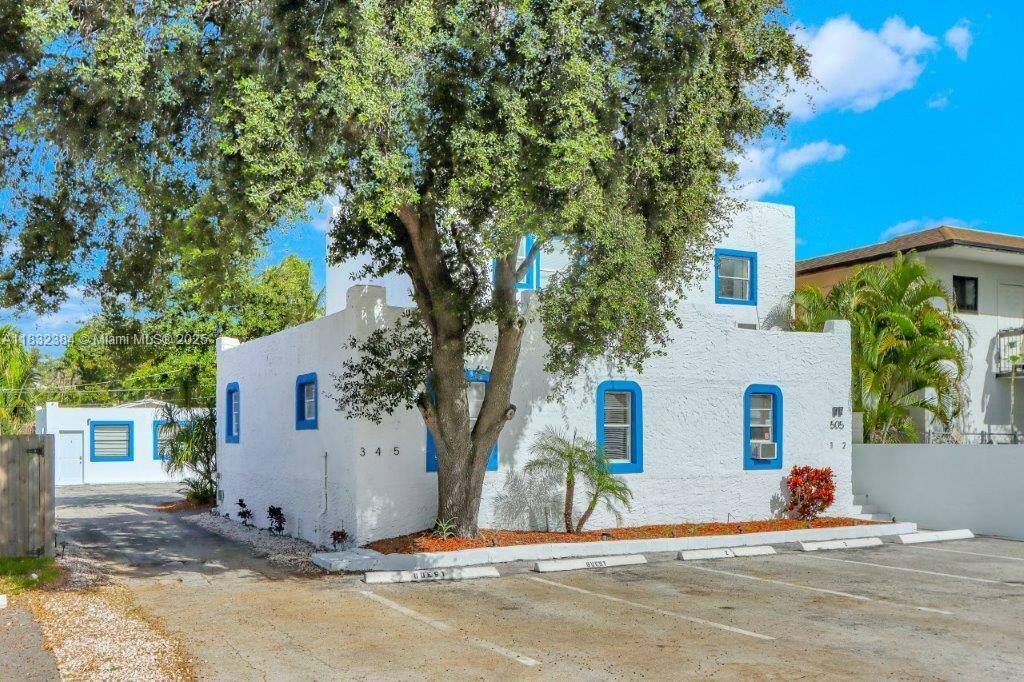 Property Photo: 505 SE 20th St FL 33316