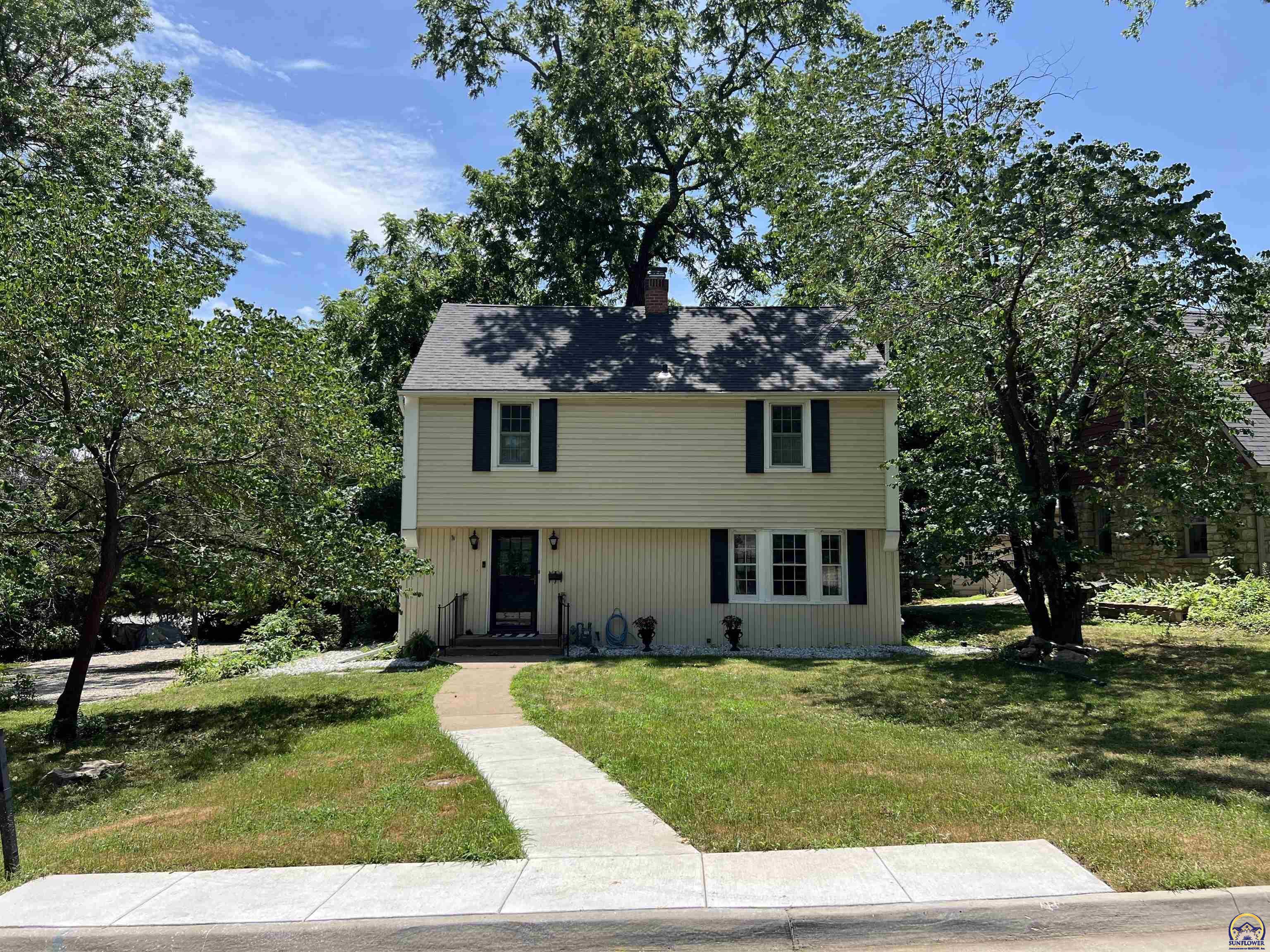 2410 SW Granthurst Ave  Topeka KS 66611 photo