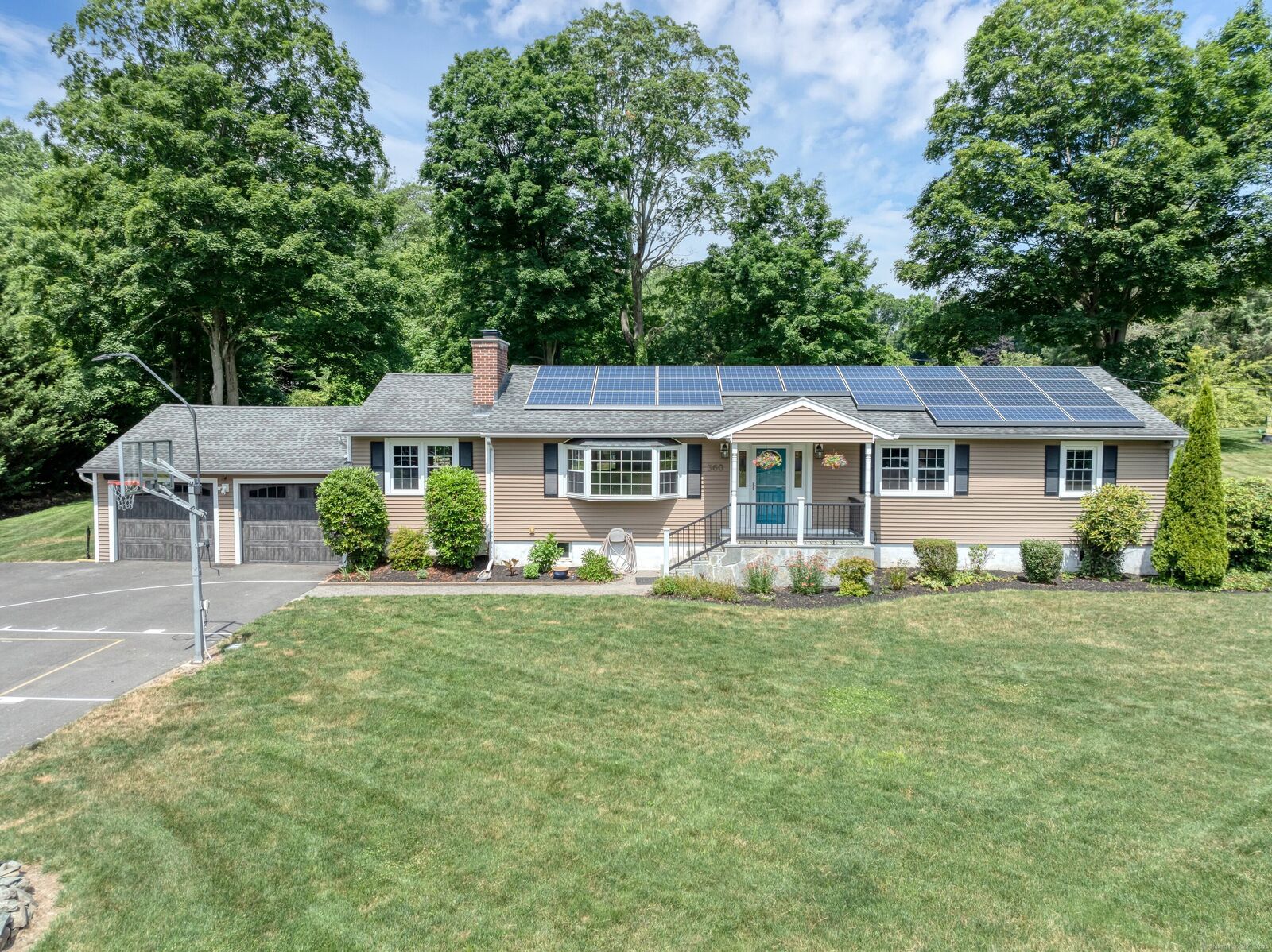 Property Photo: 360 Lincoln Road CT 06477