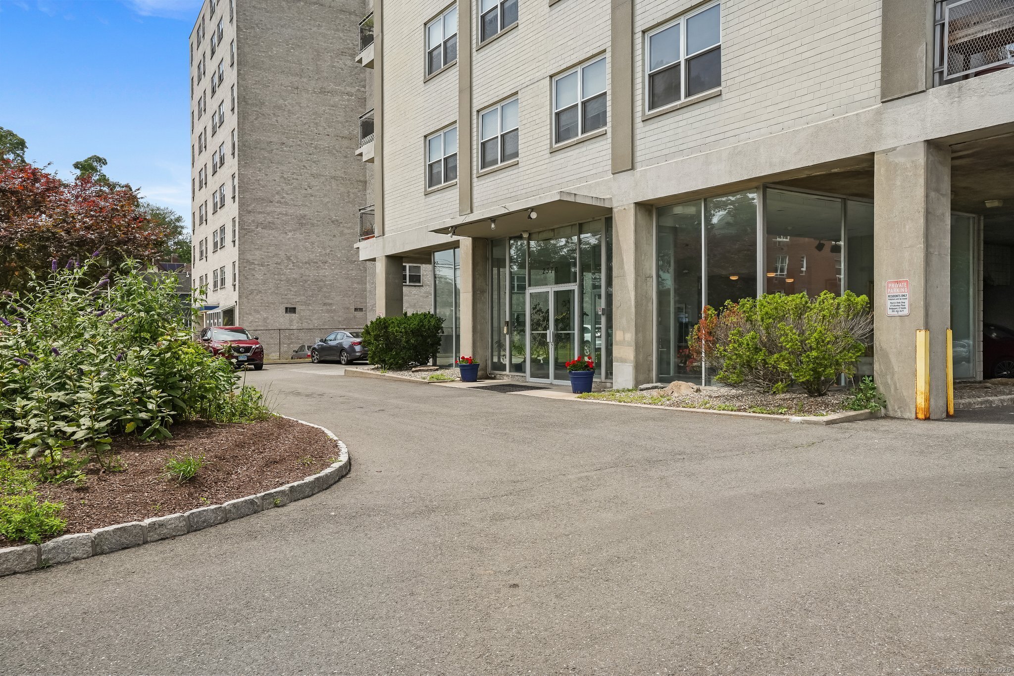 Property Photo: 2370 North Avenue 5E CT 06604