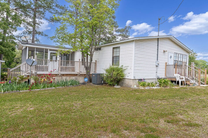 Property Photo:  652 Tee Vee Road  SC 29047 