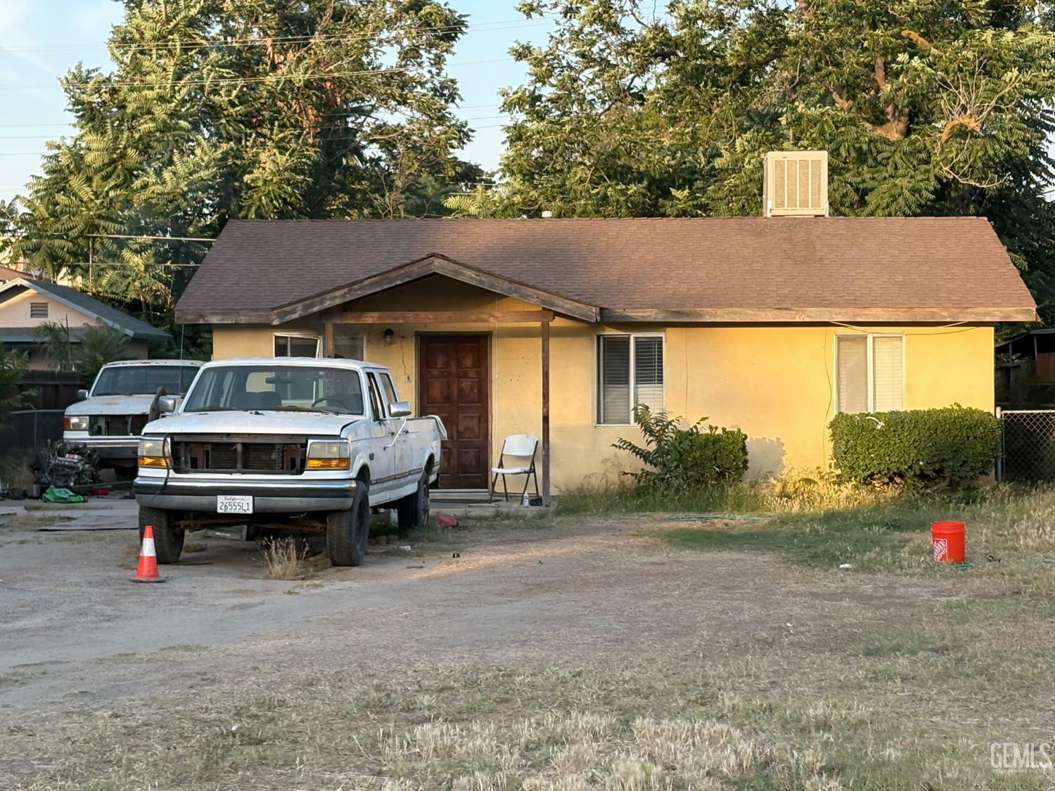 Property Photo:  1626 Lexington Street  CA 93215 