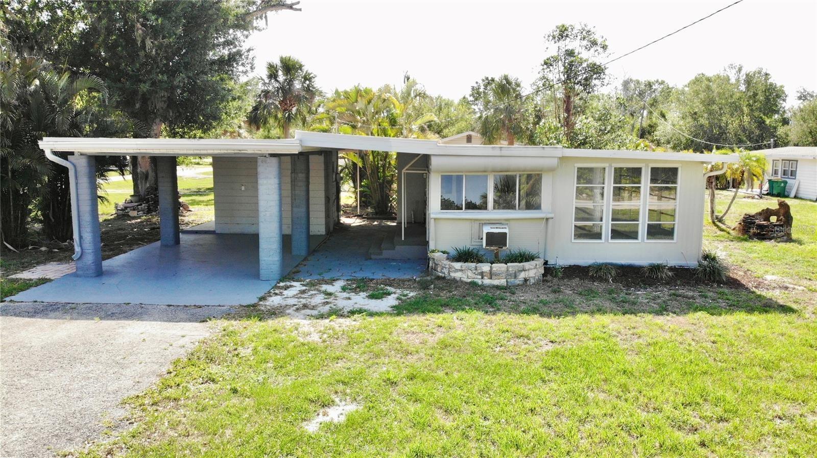 Property Photo: 162 Sapodilla Street FL 33980