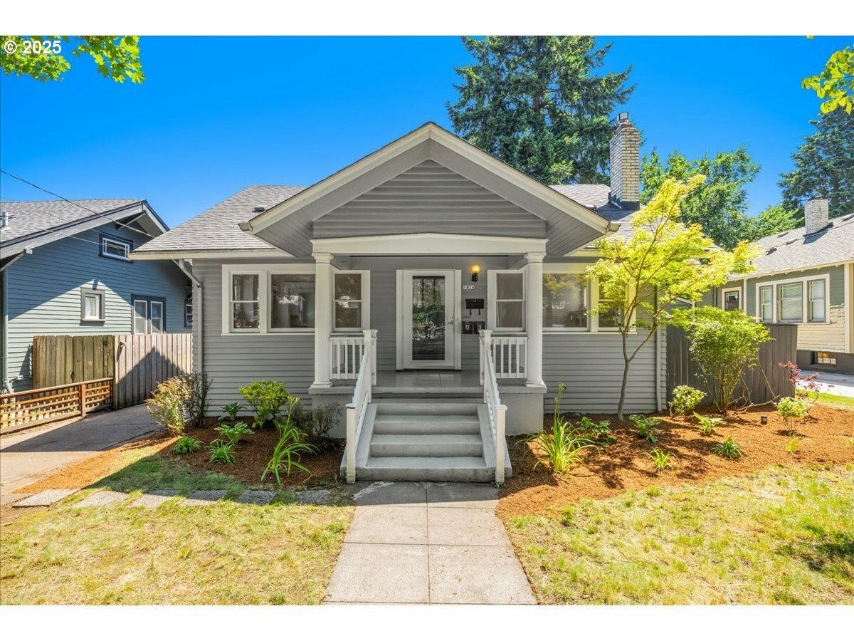 Property Photo:  1824 NE 52nd Ave  OR 97213 