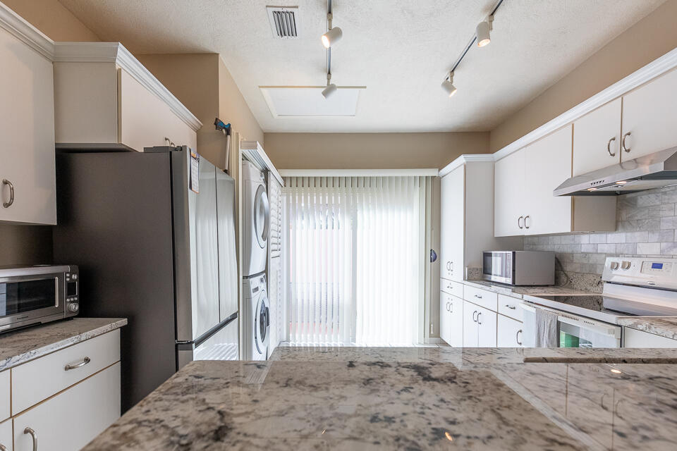 Property Photo: 3320 SE Sandpiper Circle FL 34952
