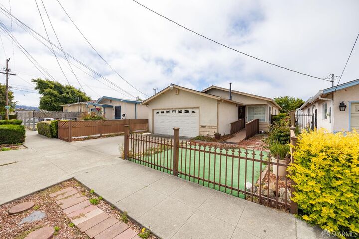Property Photo: 2618 Virginia Avenue CA 94804
