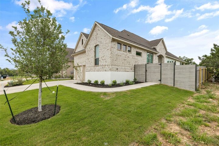 Property Photo: 1122 Silver Dollar Trail TX 78628