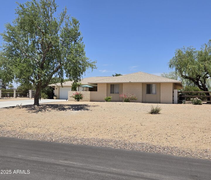 Property Photo: 11160 W Cinnebar Avenue AZ 85351