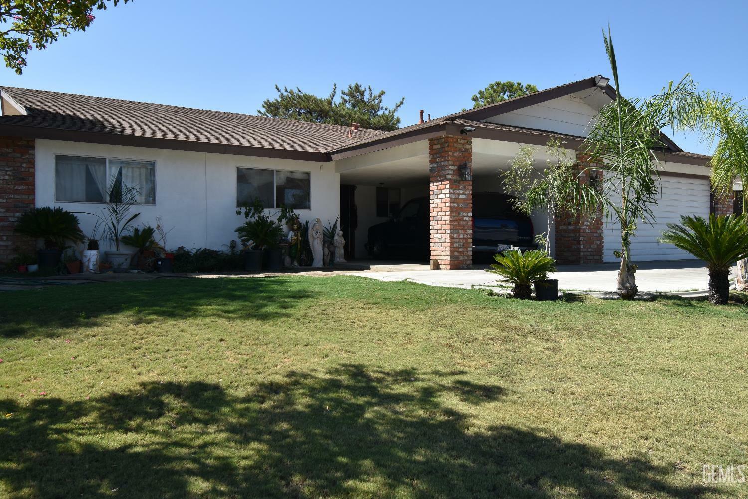 Property Photo: 2304 Bladen Street CA 93309