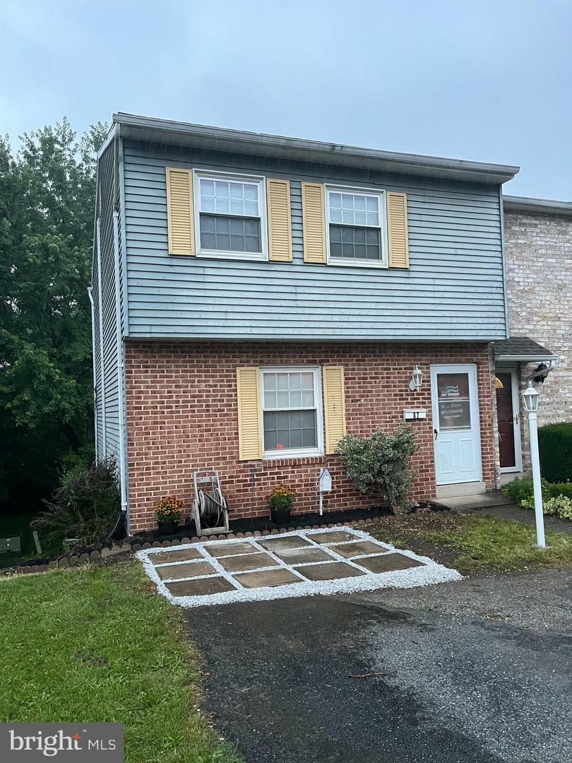 Property Photo:  87 Queen Avenue  PA 17025 