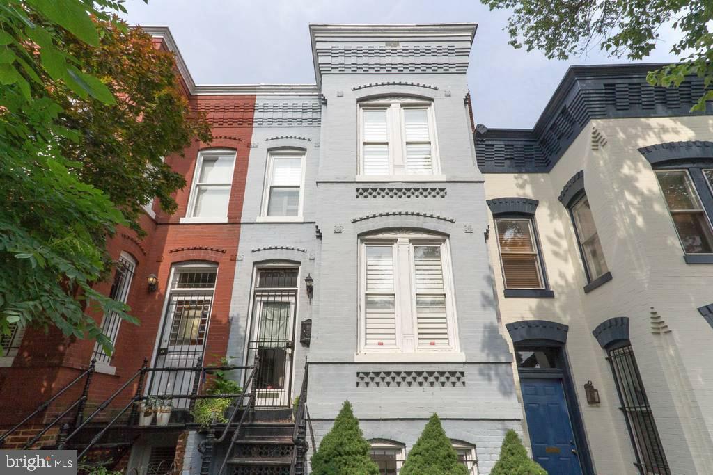 Property Photo:  528 10th Street NE  DC 20002 