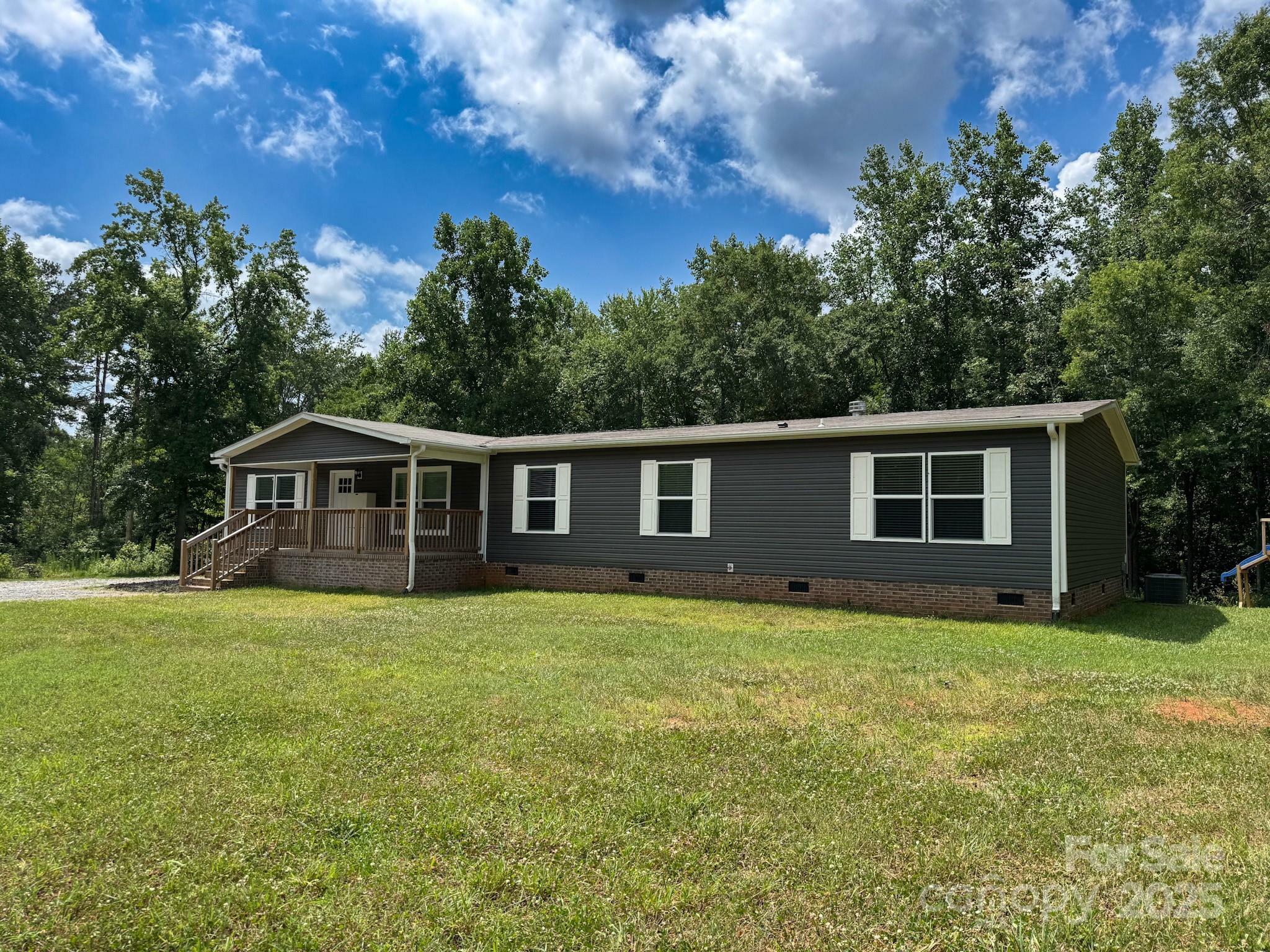 Property Photo: 1856 Kemp Circle NC 28152