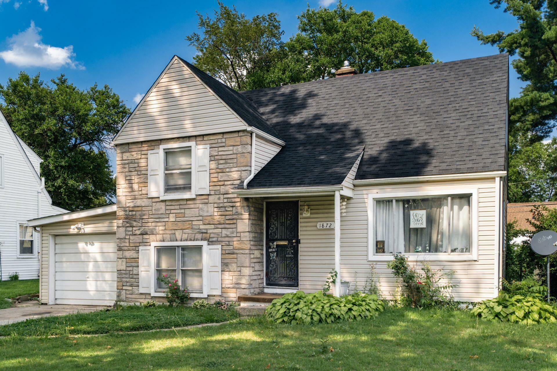 Property Photo: 1872 Greenway S Avenue OH 43219