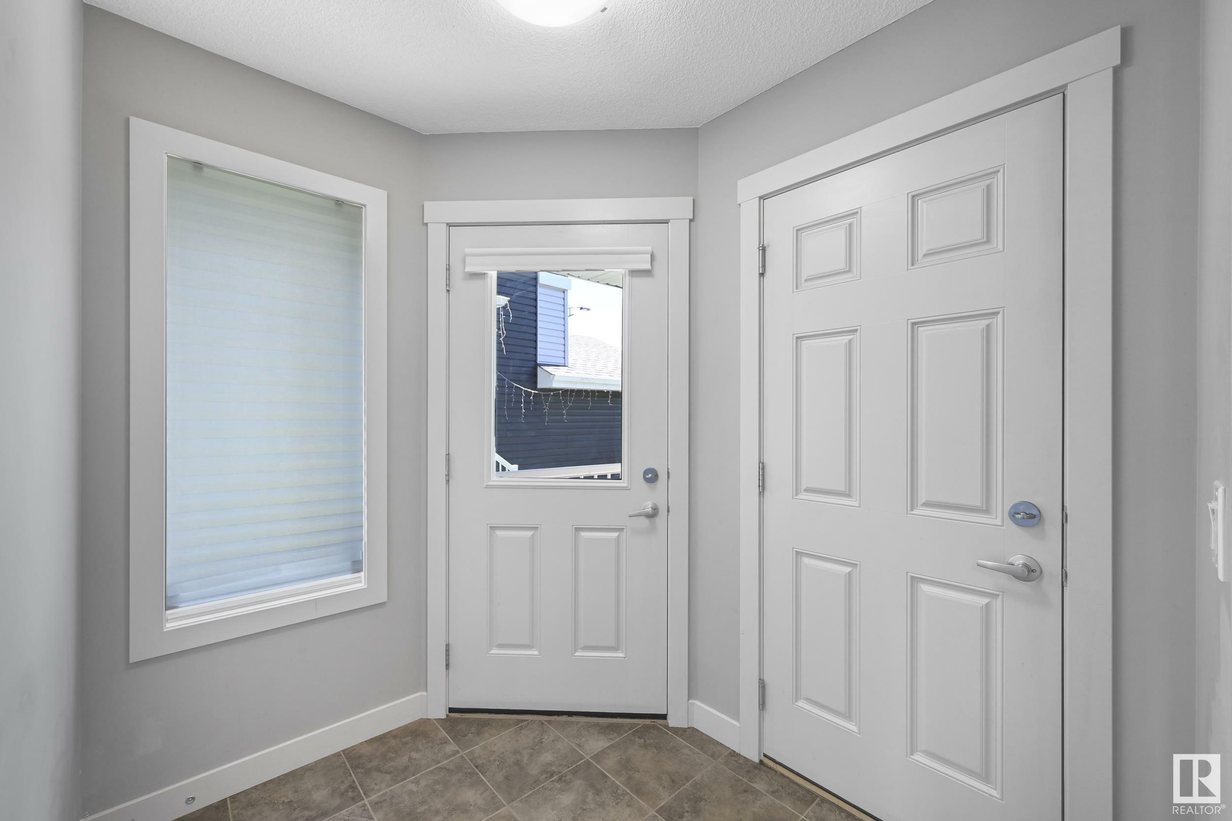 Property Photo:  16704 14 Avenue SW  AB T6W 3C3 