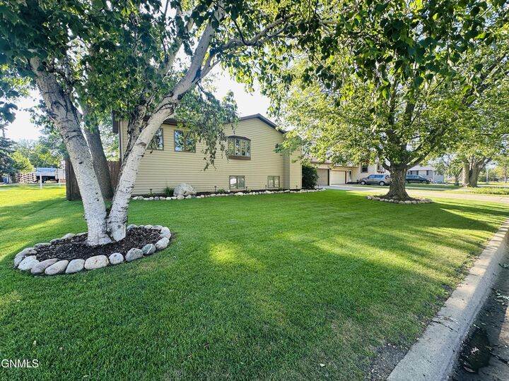 Property Photo: 1729 5 1/2 Avenue NE ND 58401