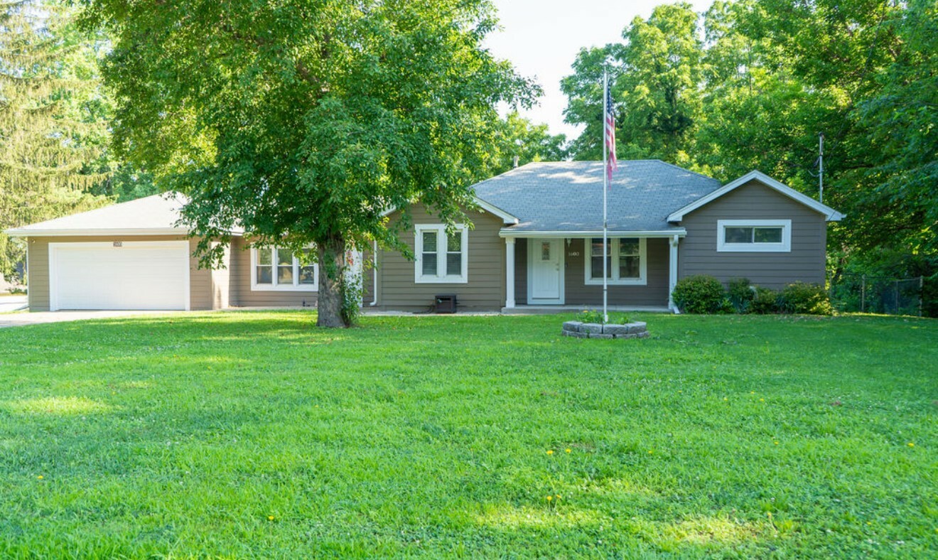 Property Photo:  1600 Evergreen Avenue  IA 50320 