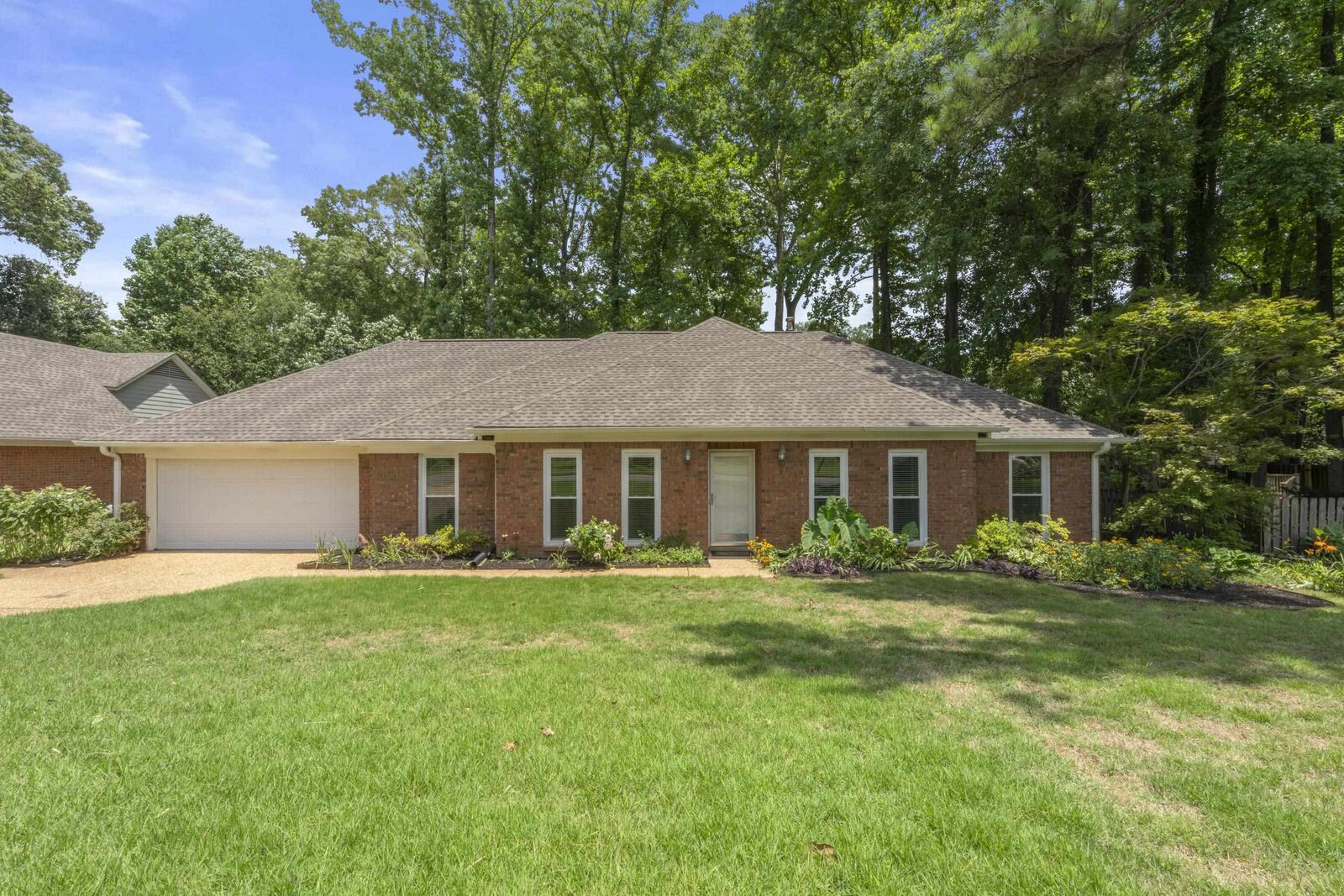 Property Photo: 2046 Newfields Dr TN 38139