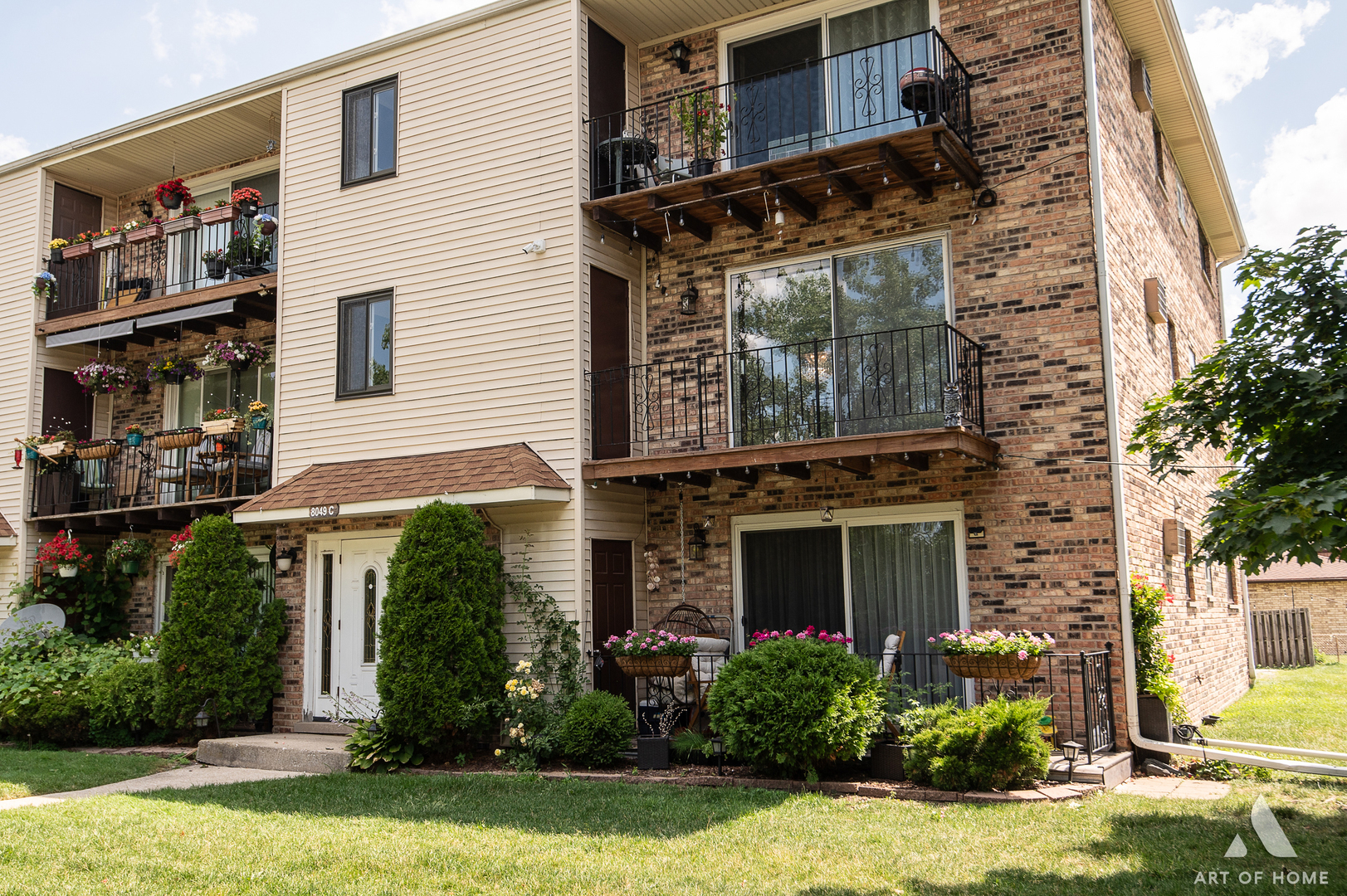 Property Photo: 8049 Beloit Avenue 2C IL 60455