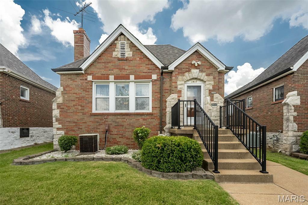 3922 Alexander Street  St Louis MO 63116 photo
