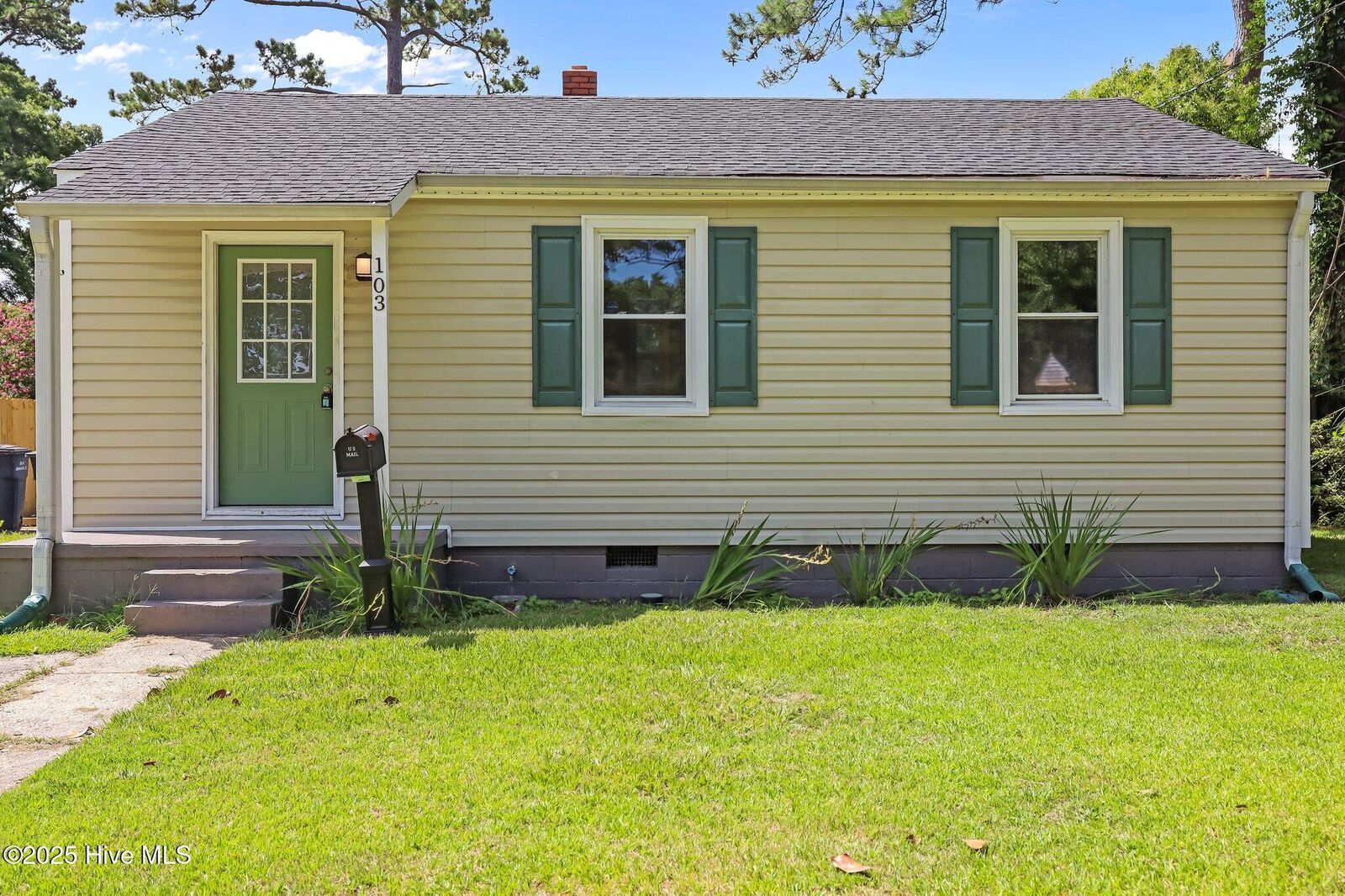 Property Photo:  103 Robin Road  NC 28540 