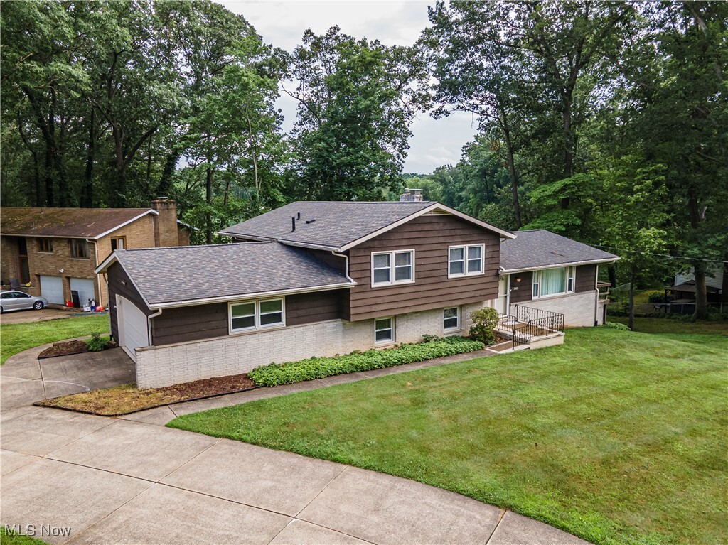 3845 Cayugas Drive  Akron OH 44319 photo