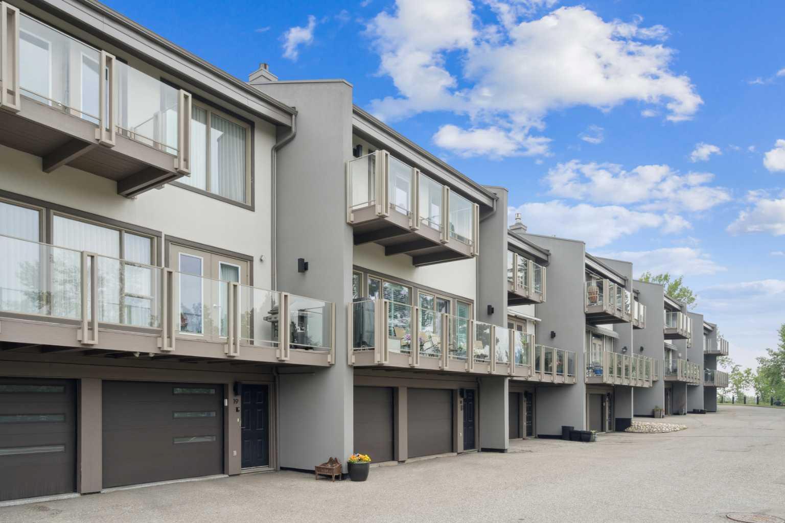 Property Photo: 3203 Rideau Place SW 18 AB T2S 2T1