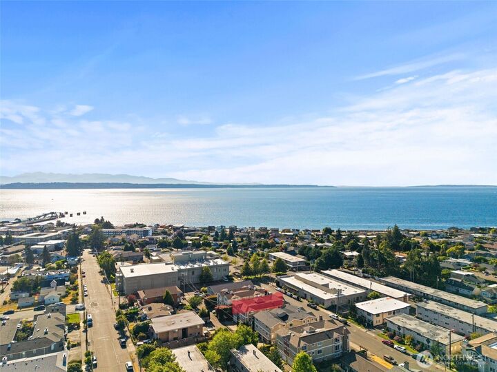 Property Photo:  616  Glen Street 101  WA 98020 