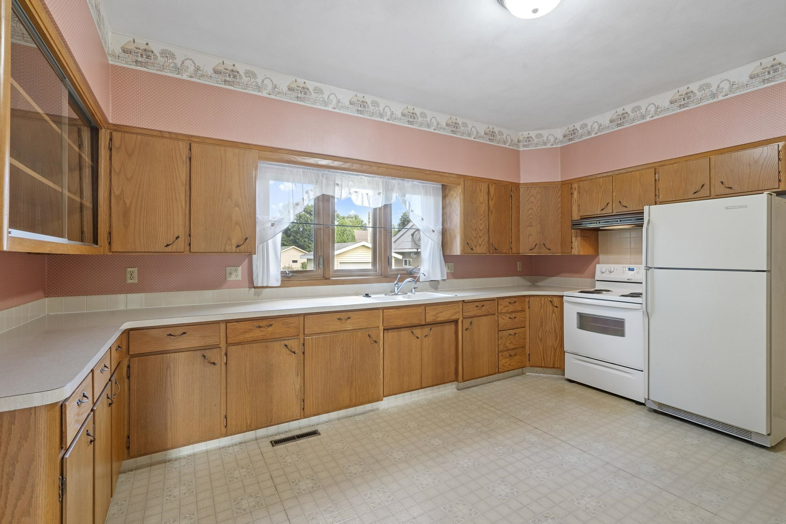 Property Photo:  204 N Nash Street  WI 54944 