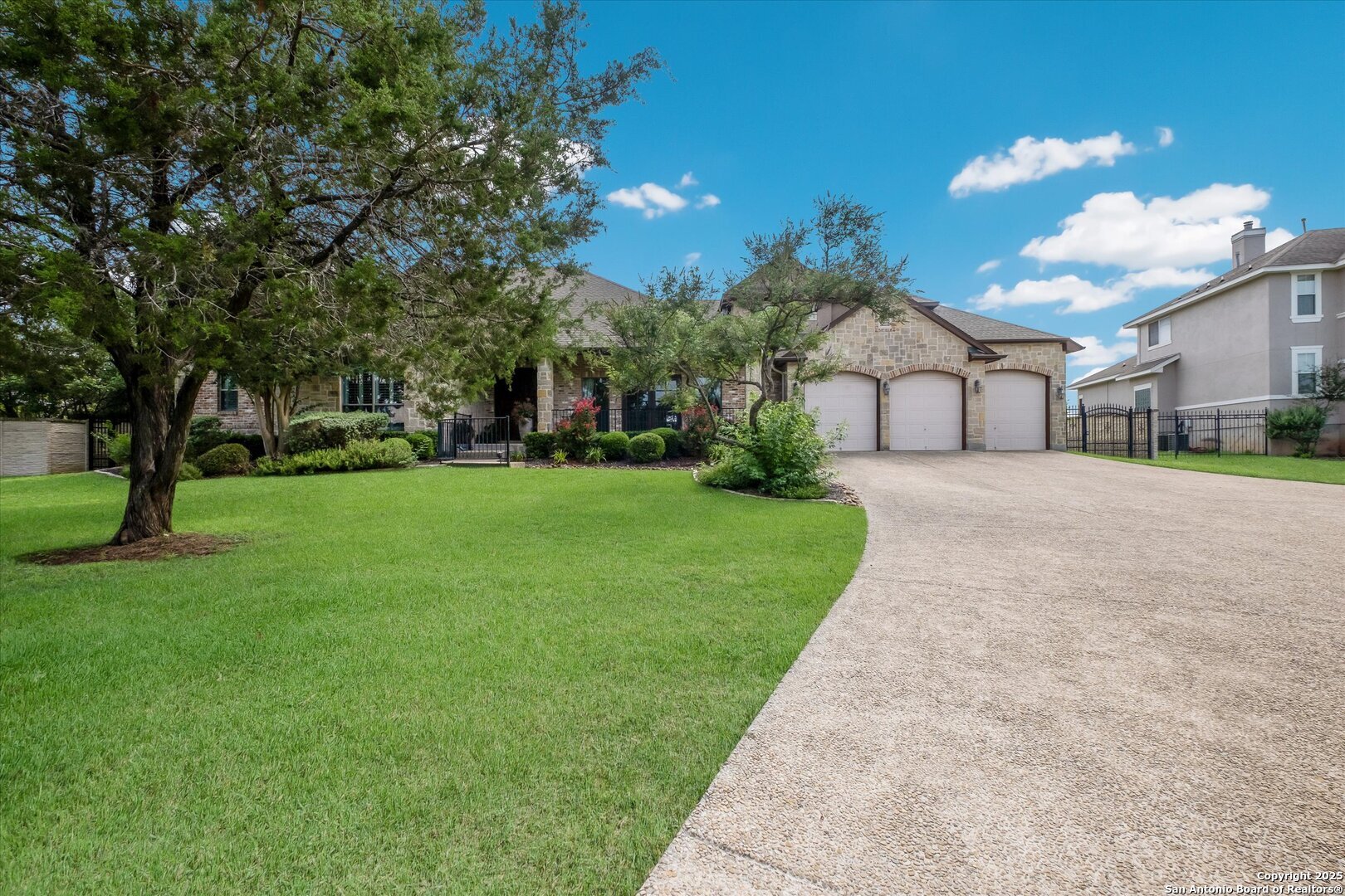 Property Photo: 611 Ridge TX 78258