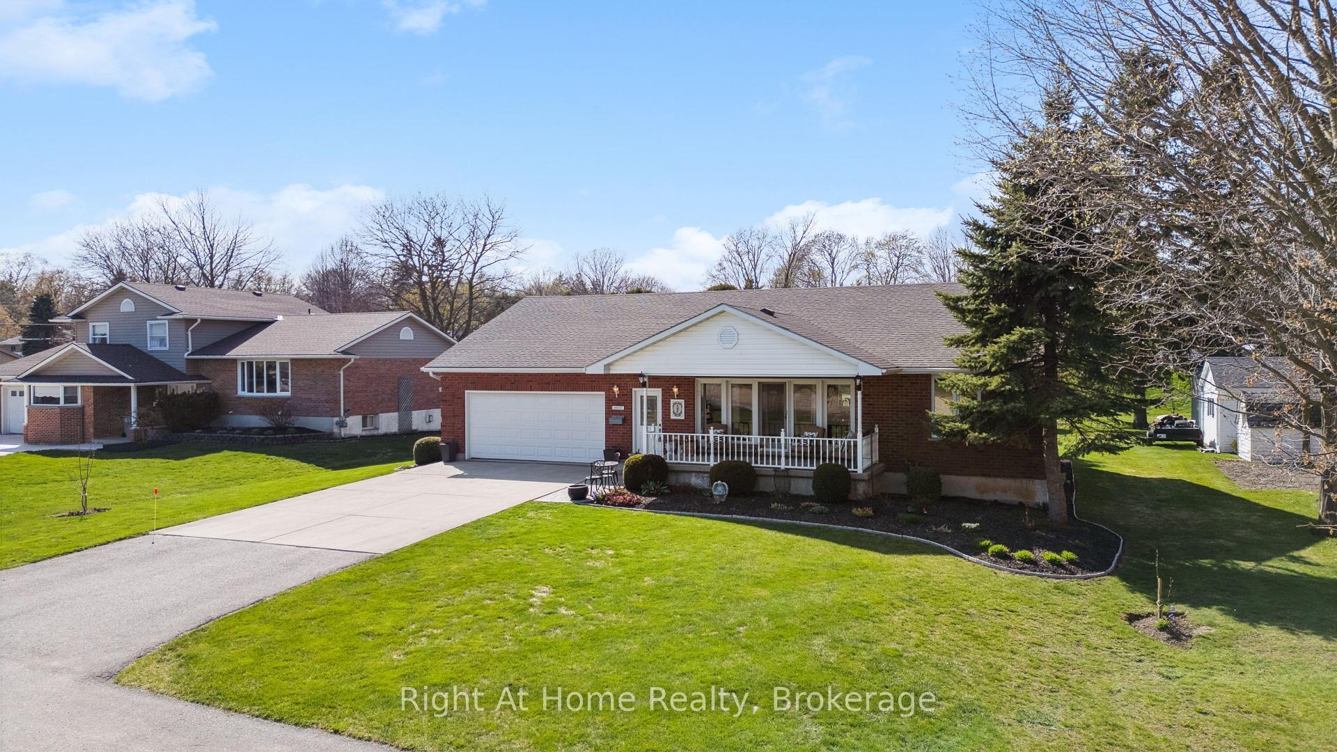 Property Photo:  664 Maple Street  ON N0G 1H0 