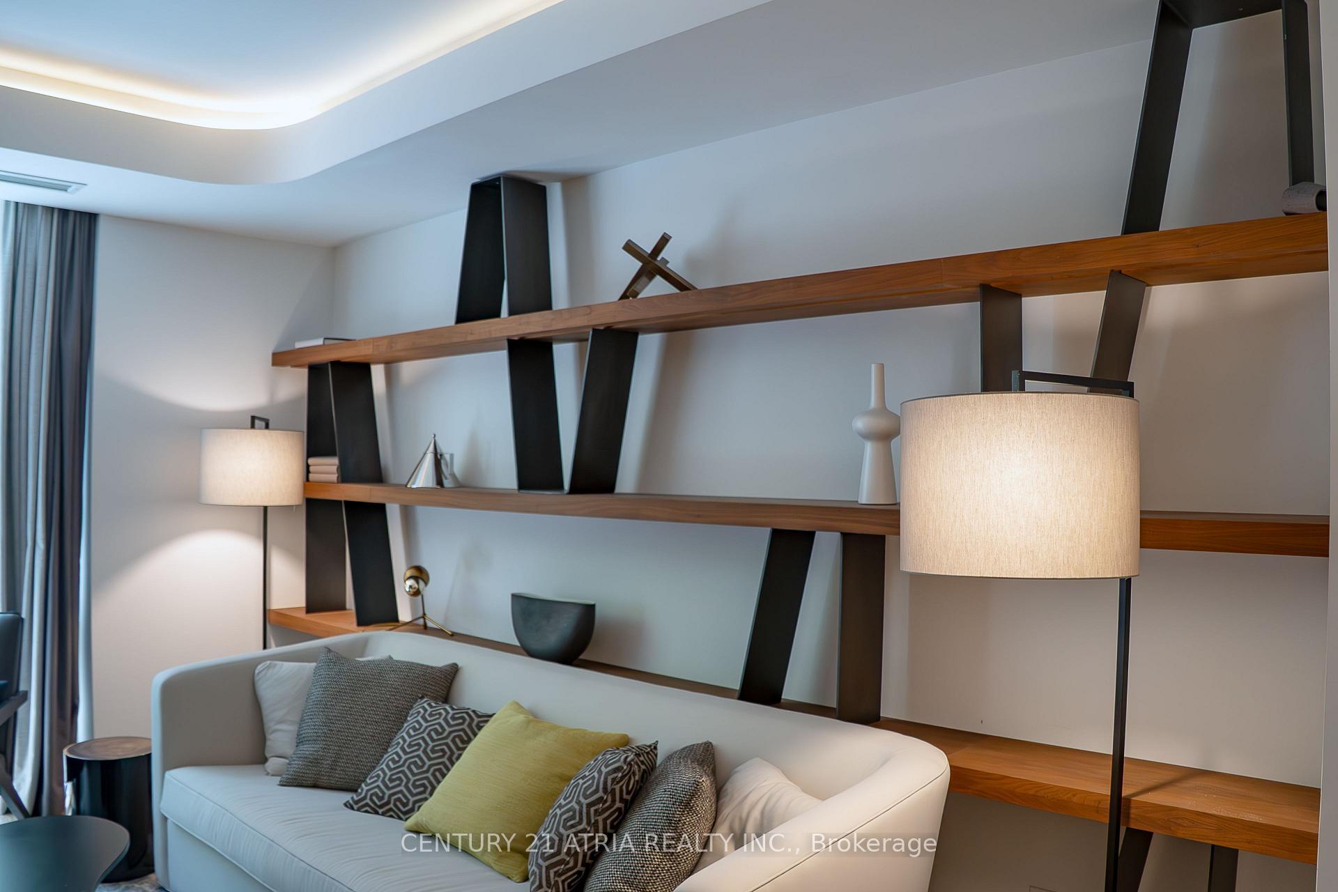 Property Photo: 30 Nelson Street Th16 ON M5V 0H5