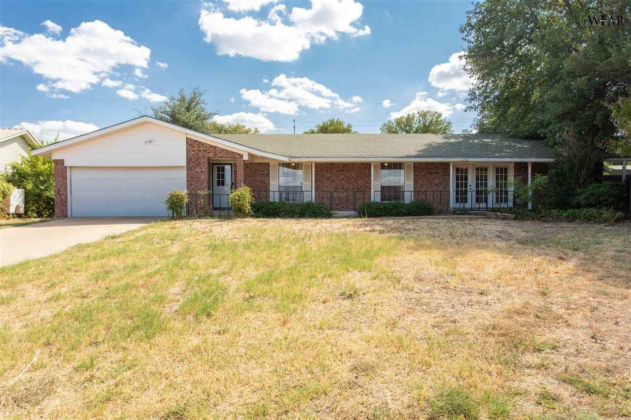 Property Photo:  8 Chanute Circle  TX 76306 